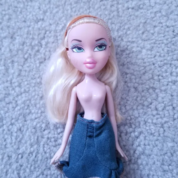 2003 Classic Strut It Cloe Bratz Doll - Picture 2 of 8